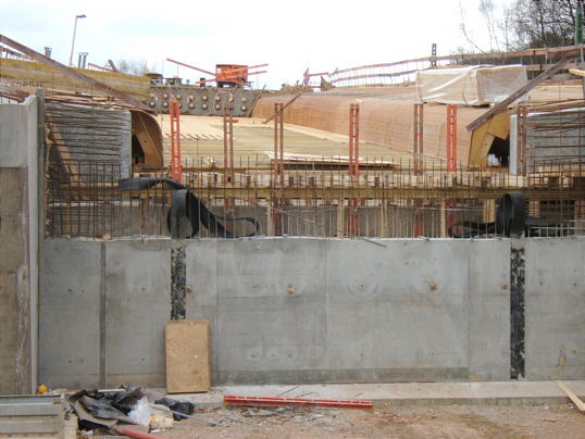 Bild: Hier noch einmal deutlich die Verschalungen.