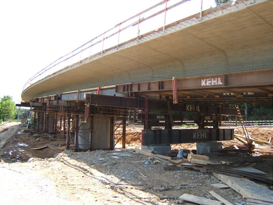 Bild: Die Br&uuml;cke ohne Verschalung