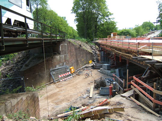 Bild: Die Distanz zwischen Strecke und Brücke