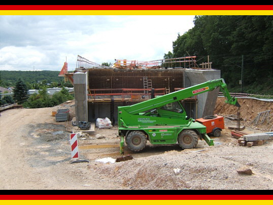 Bild: Flip vor der Brücke