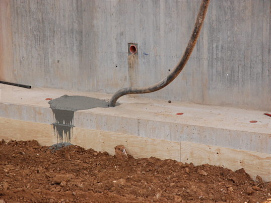 Bild: Da wird Beton eingefüllt.