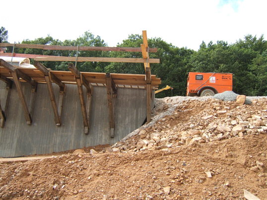 Bild: Nochmal die Auffahrt, diesmal von der Seite.