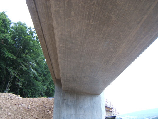 Bild: Brücke von unten.