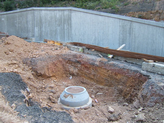 Bild: Geheimnisvolle Betonobjekte