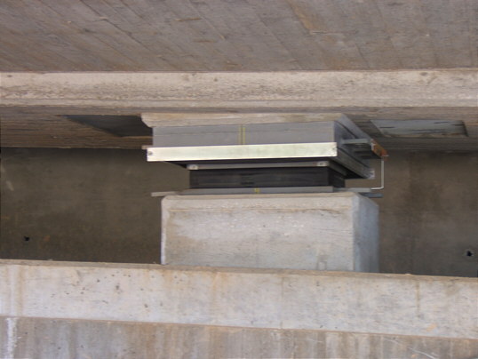 Bild: Darauf ruht die Brücke.