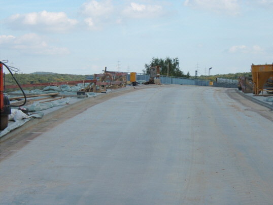 Bild: Daaaa, da ganz hinten sieht man das Geländer.