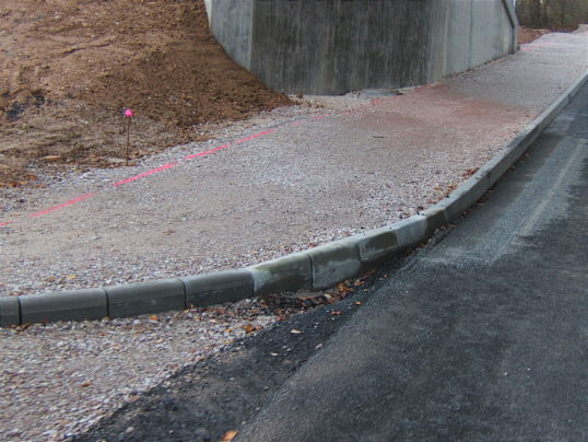 Bild: Hier muss noch gepflastert werden.