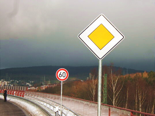 Bild: Die Schilder von oben