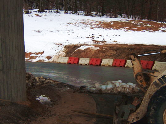 Bild: Feine Fahrbahnmarkierungen