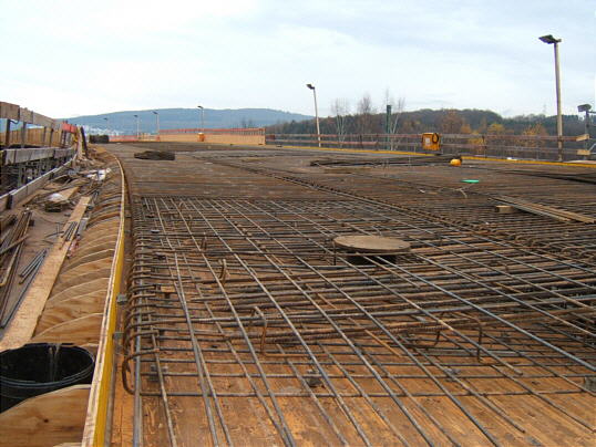 Bild: Viel Eisen auf der Brücke