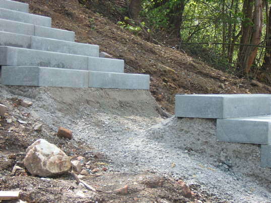 Bild: Die noch lückenhafte Treppe