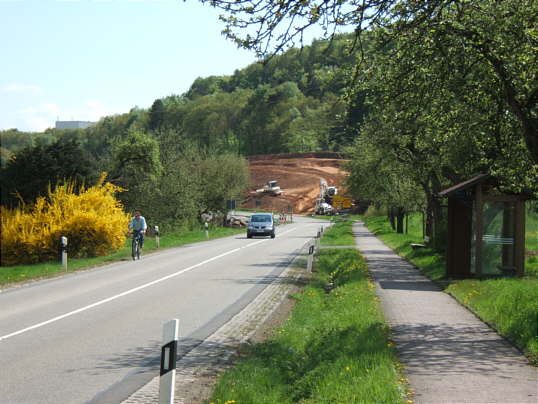 Bild: Die Baustelle am Bahn&uuml;bergang von Ferne