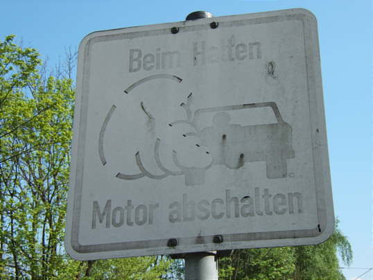 Bild: Das Schild ist verblichen.