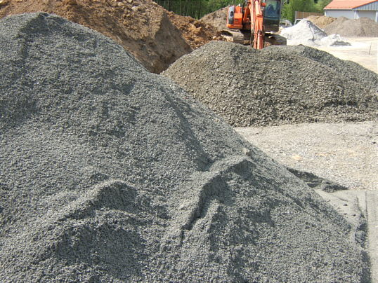 Bild: Splitt- und Schotterhaufen