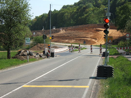 Bild: Die Ampel, die dafür sorgt, das keine Kollisionen auf der Nebentrasse stattfinden