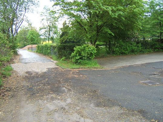 Bild: Der Weg vom alten Hinterparkplatz zu dem neuen (vorübergehenden?)