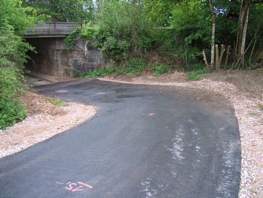 Bild: AUS Richtung Friedhof zur Unterf&uuml;hrung