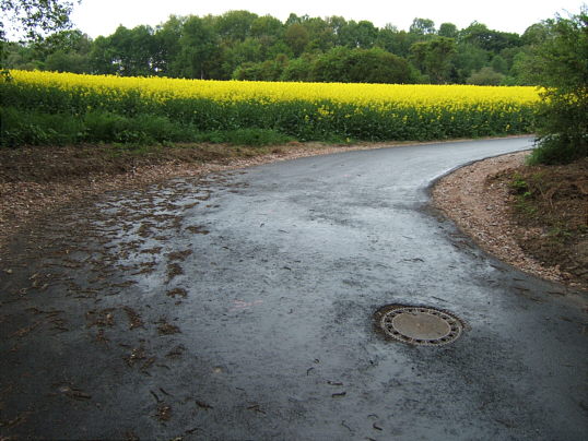 Bild: Aus der Unterführung Richtung Friedhof