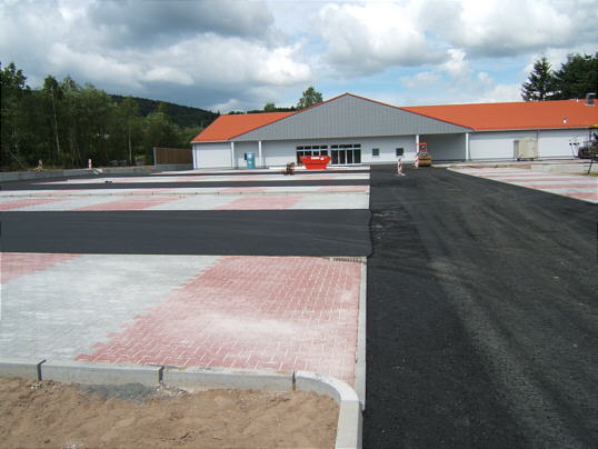 Bild: Grau, rot und schwarz