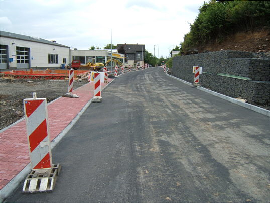 Bild: Die nun vollständige Zufahrt