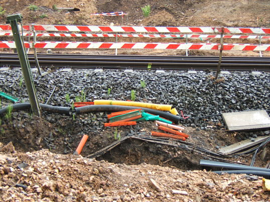 Bild: Kabel über Kabel über Trenage und Schei