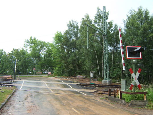 Bild: Feuchter Dreck auf dem Bahnübergang