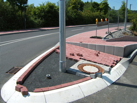 Bild: Der ebenfalls weiterhin merkwürdige Bürgersteig