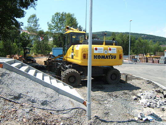 Bild: Die übrigen Baufahrzeuge am Rand