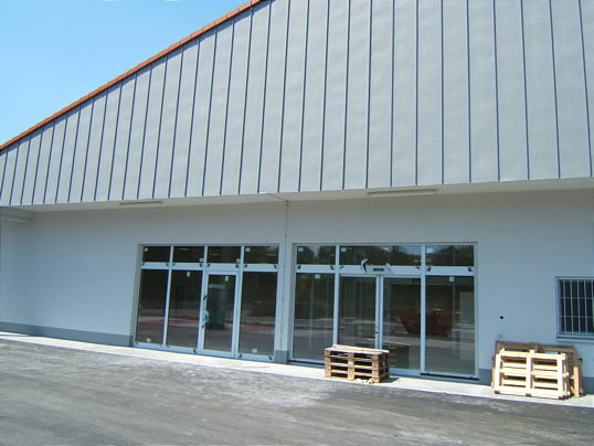 Bild: Die Fassade. Es kommt gewiss noch ein Schild.