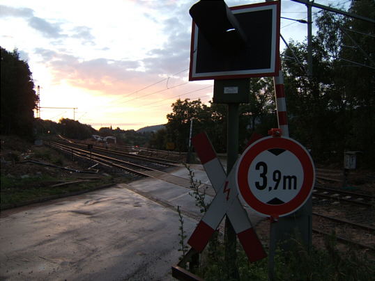 Bild: Dieses Schild ... ich habe keine Ahnung, woaruf es sich bezieht.