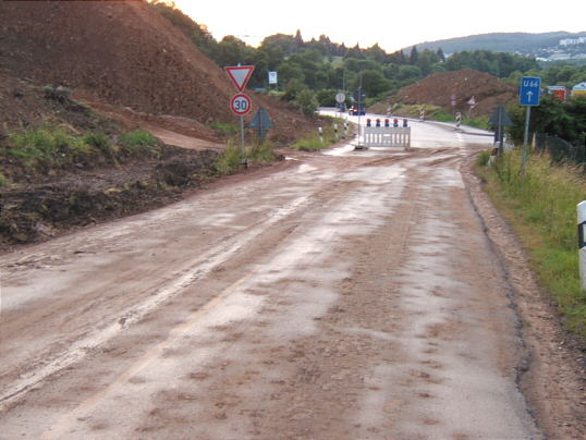 Bild: Die etwas dreckige Rest-Straße