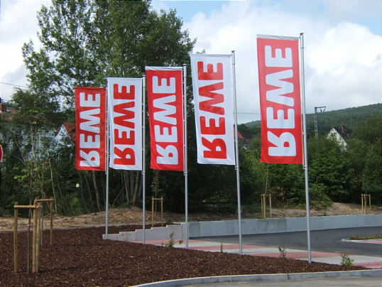 Bild: Fahnen in Spiegelschrift