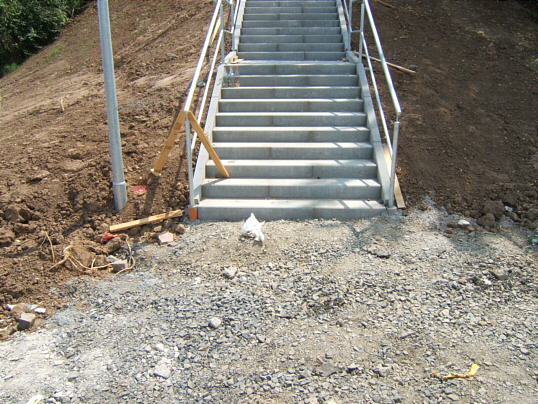 Bild: An diesem Vorplatz muss noch etwas geschafft werden.