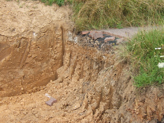 Bild: Ein plötzlich abbrechender Weg