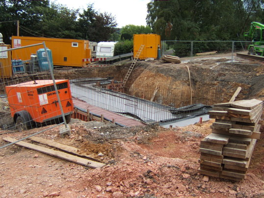 Bild: Maschinen und Löcher und Zeug.