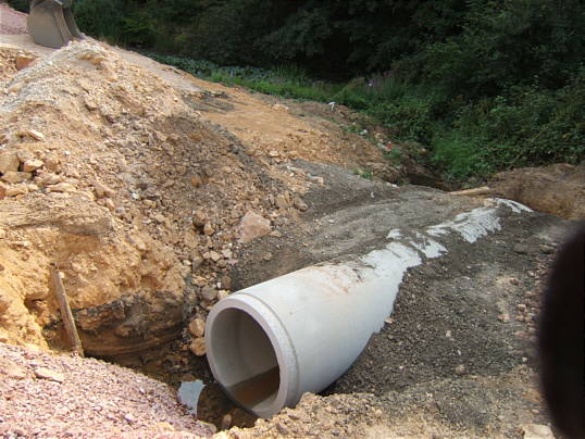 Bild: Ein Rohr und ein Loch