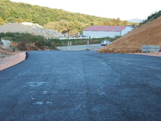 Bild: Die Behelfsstraße