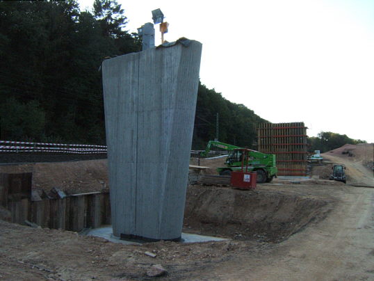 Bild: Die beiden Pfeiler mit Flip aus der anderen Richtung