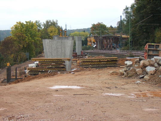 Bild: Da steht bald die Brücke!