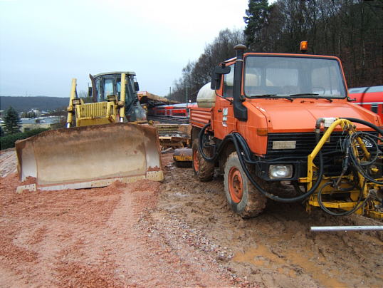 Bild: Unimog und Schieber und Zug