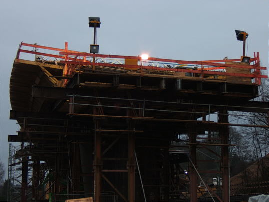 Bild: Eine Lampe auf der Brücke. Sehr wichtig.