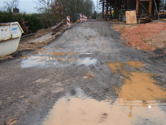 Bild: Hier der Schotter, der alles etwas begehbarer macht.