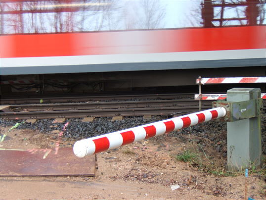 Bild: Auch die Schranke geht noch auf und ab.