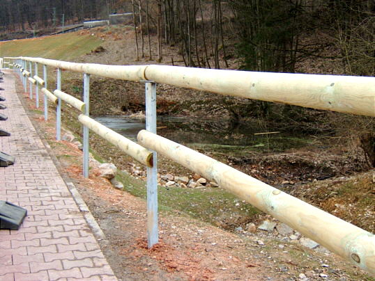 Bild: Ein feines Geländer am Eisweiher