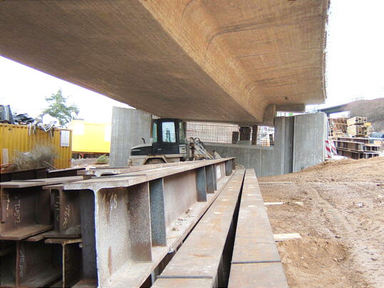 Bild: Brücke und Stahl und Zeug