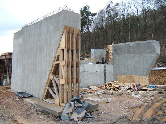 Bild: Der Pfeiler nochmal aus anderer Perspektive. Und Zeug.