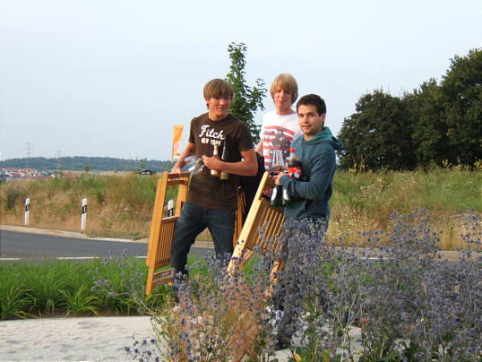 Bild: Holzgruppe Bruttel mit Holzstühlen