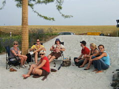 Inselparty in Text 1 Leute auf der Insel