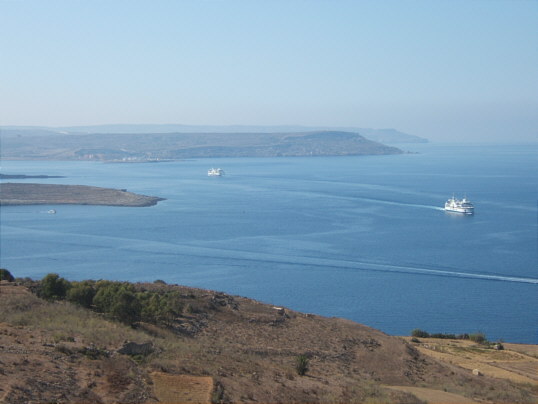Bild: Vorne Gozo, dann Comino, dann Malta