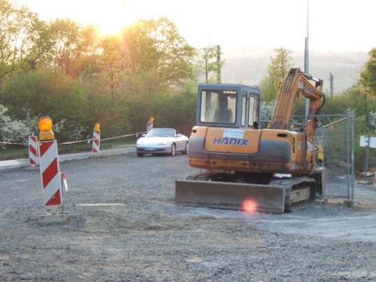 Bild: Kreisel vor dem REWE